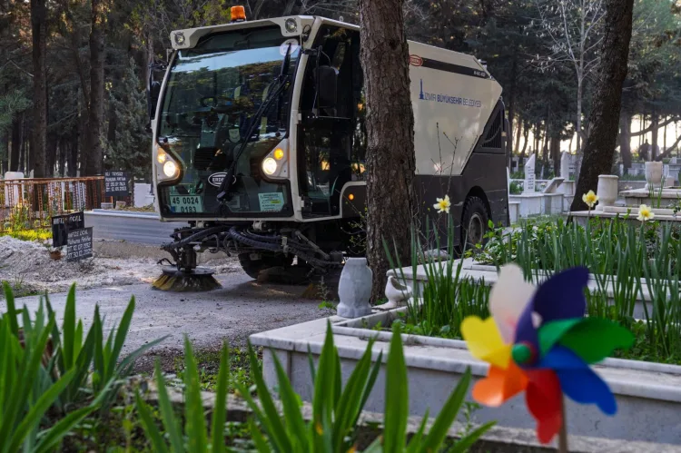 İzmir’e 487 Bin Metrekare Yeni Mezarlık Alanı Açıldı!