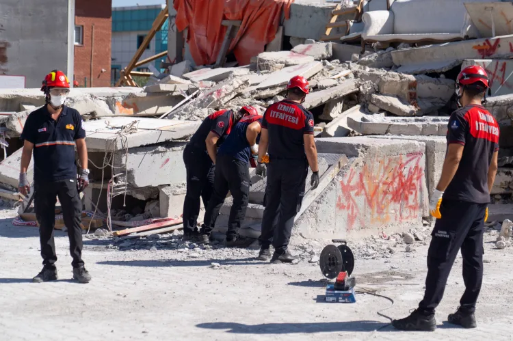 İzmir İtfaiyesi, Afetlere Hazırlık İçin Eğitimde