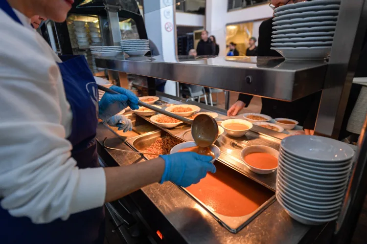 İzmir Kent Lokantaları’nda 700 Bin Porsiyon Yemek