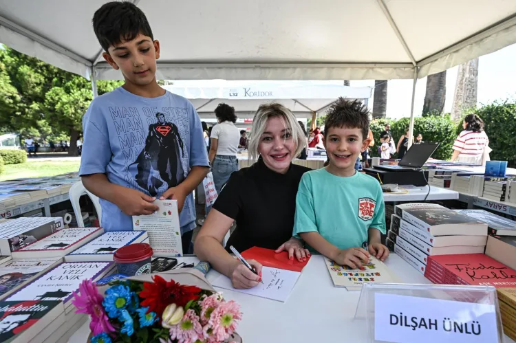İzmir Kitap Fuarı, Edebiyat Severleri Buluşturdu!