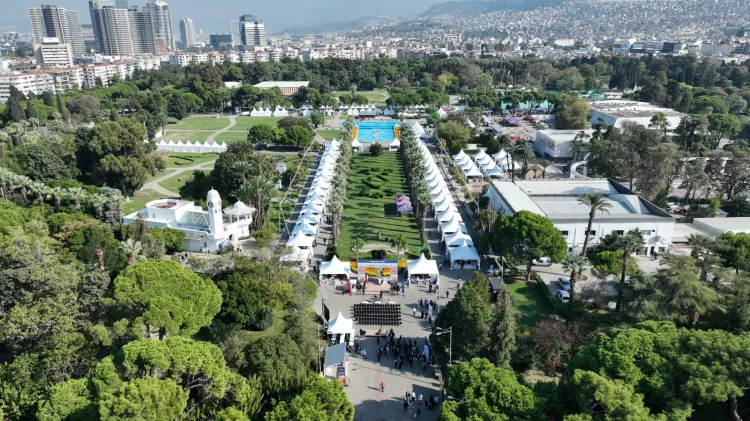 İzmir Kitap Fuarı ve Edebiyat Festivali Başladı!