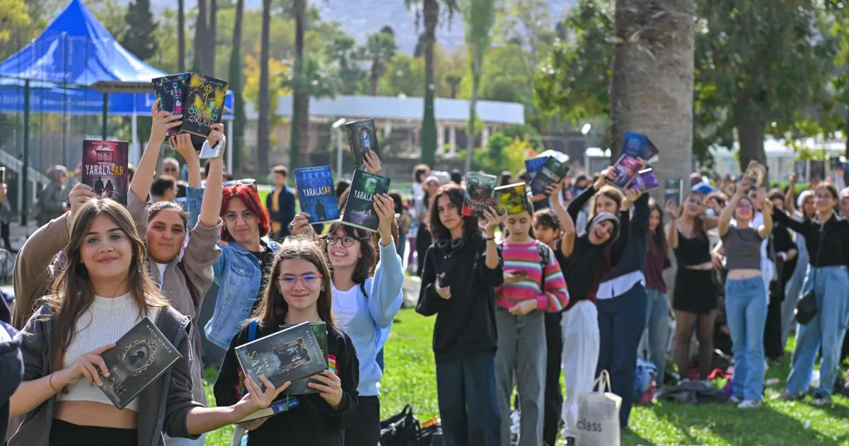 İzmir Kültürpark’ta Edebiyat Coşkusu!
