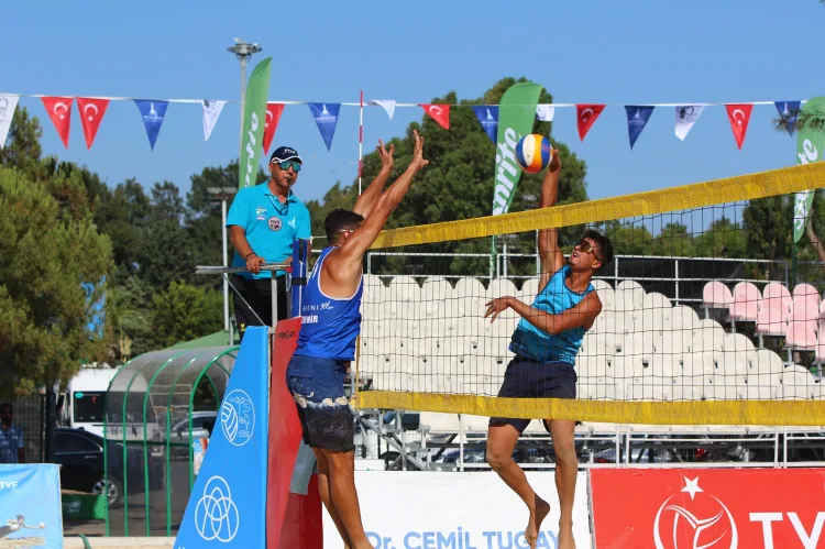 İzmir Plaj Voleybolu Şöleni Büyük Bir Rekabetle Bitti!