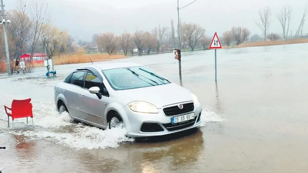 İzmir ve İstanbul’da Sağanak Yağış Felaketi!