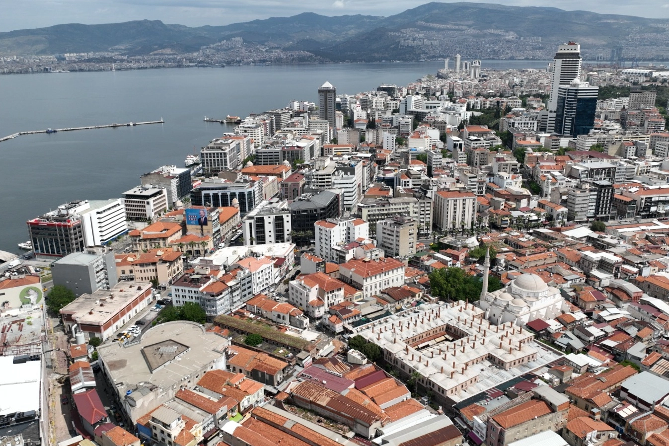 İzmir Yenileniyor: Güvenli Yapılar için Tescil!