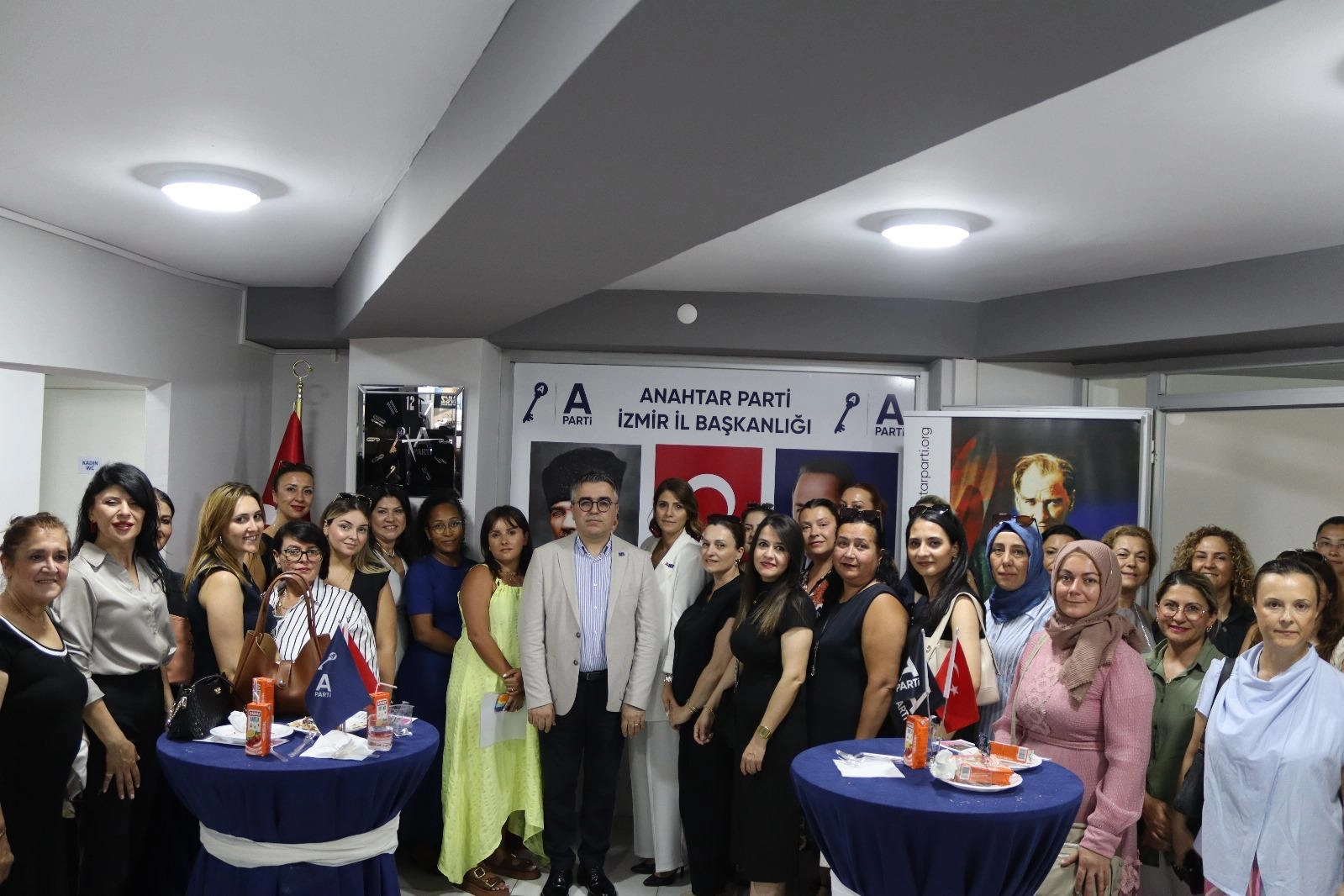 İzmirli Kadınlar, Anahtar Parti ile Güçleniyor!