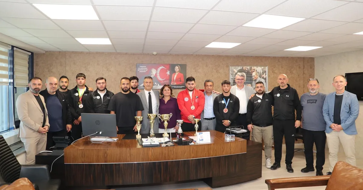 İzmit Belediyespor Güreşçilerinden Çifte Zafer!