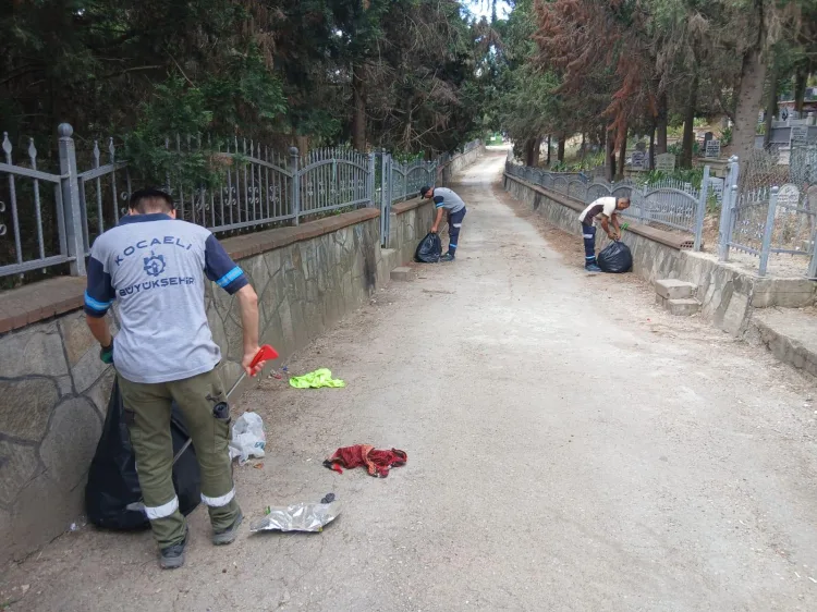 İzmit Mezarlıkları Daha Düzenli Hale Geliyor