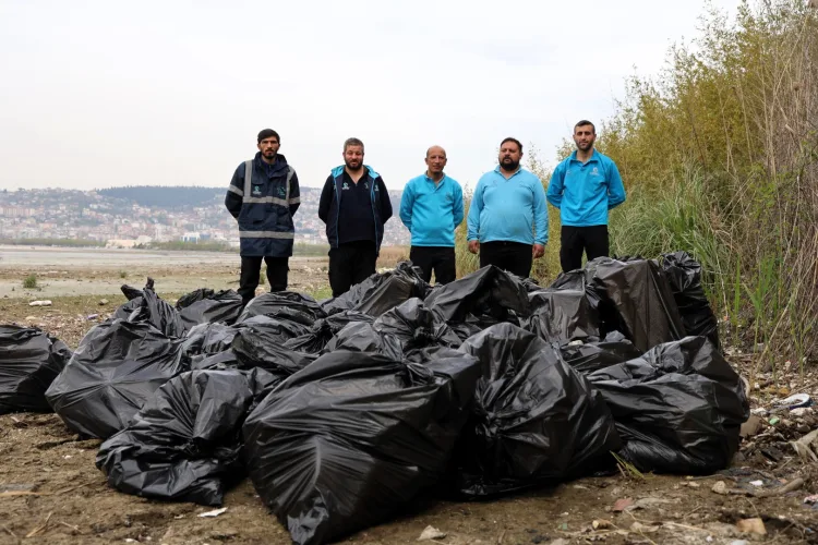 İzmit’te 50 Çöp Torbası Atık Temizlendi!
