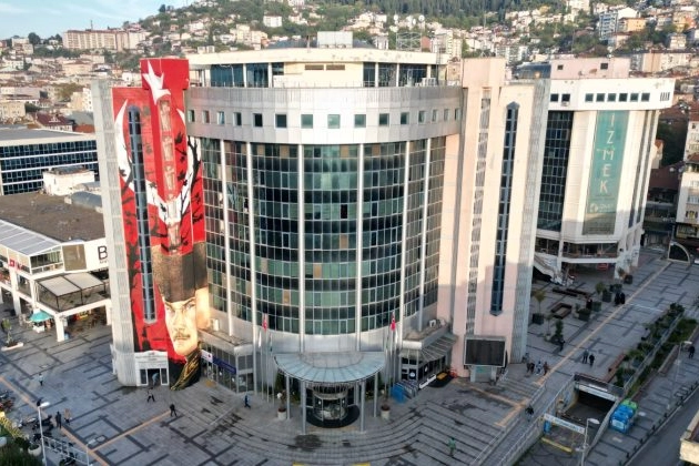 İzmit’te Bayram Öncesi Esnafa Kolaylık Sağlandı