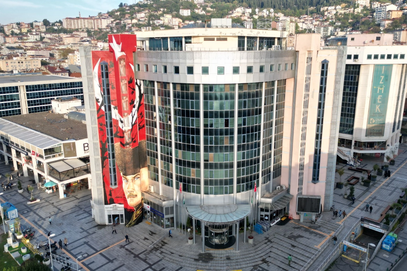 İzmit’te Bayram Öncesi Esnafa Kolaylık Sağlandı