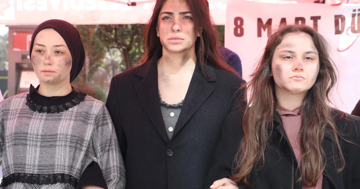 İzmit’te ‘Bi’ Dünya Kadın’ Canlı Heykel Sergisi