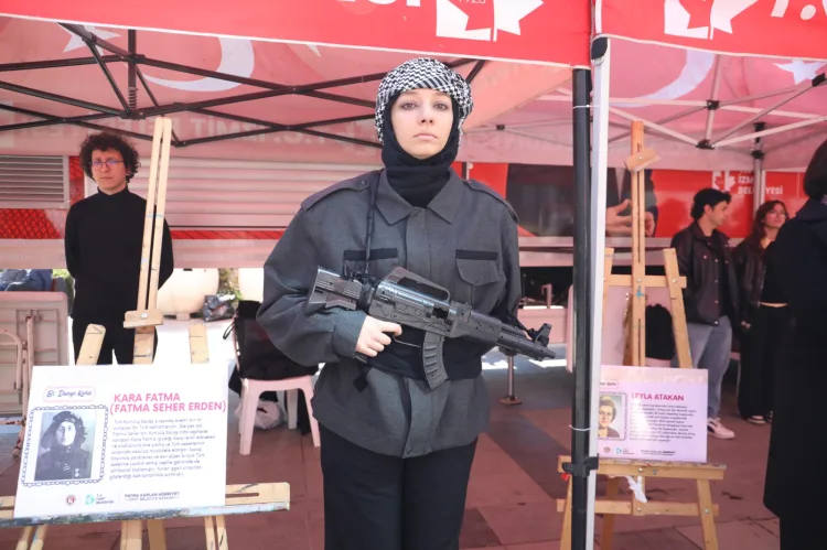 İzmit’te ‘Bi’ Dünya Kadın’ Canlı Heykel Sergisi