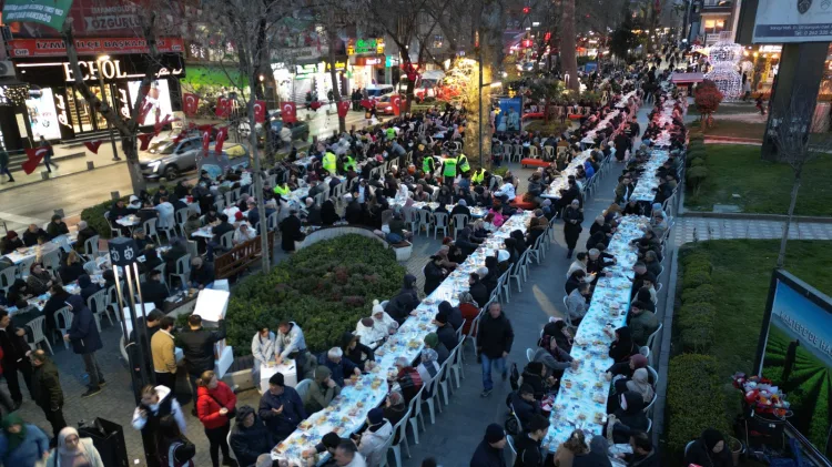 İzmit’te Binlerce Vatandaş Tek Sofrada Buluştu