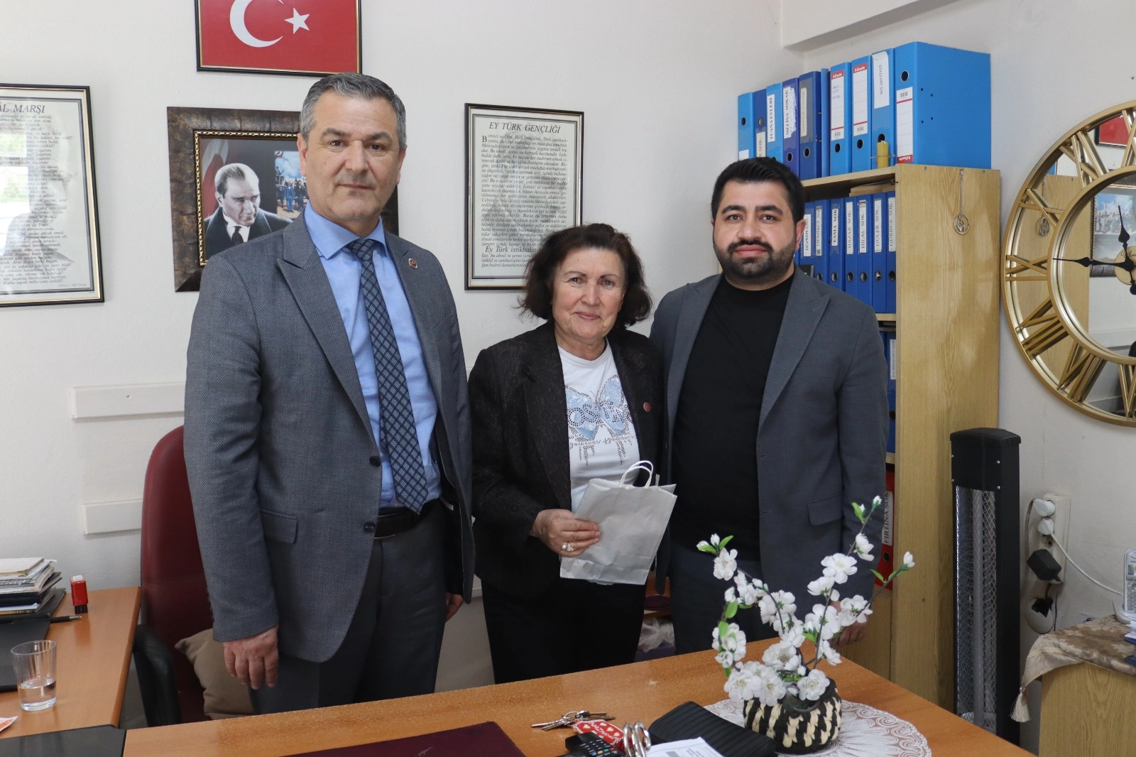 İzmit’te Kadın Muhtarlara Anneler Günü Ziyareti