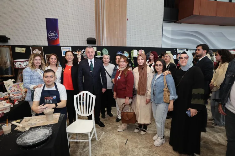 İzmit’te KO-MEK Yıl Sonu Sergisi Büyük İlgi Gördü