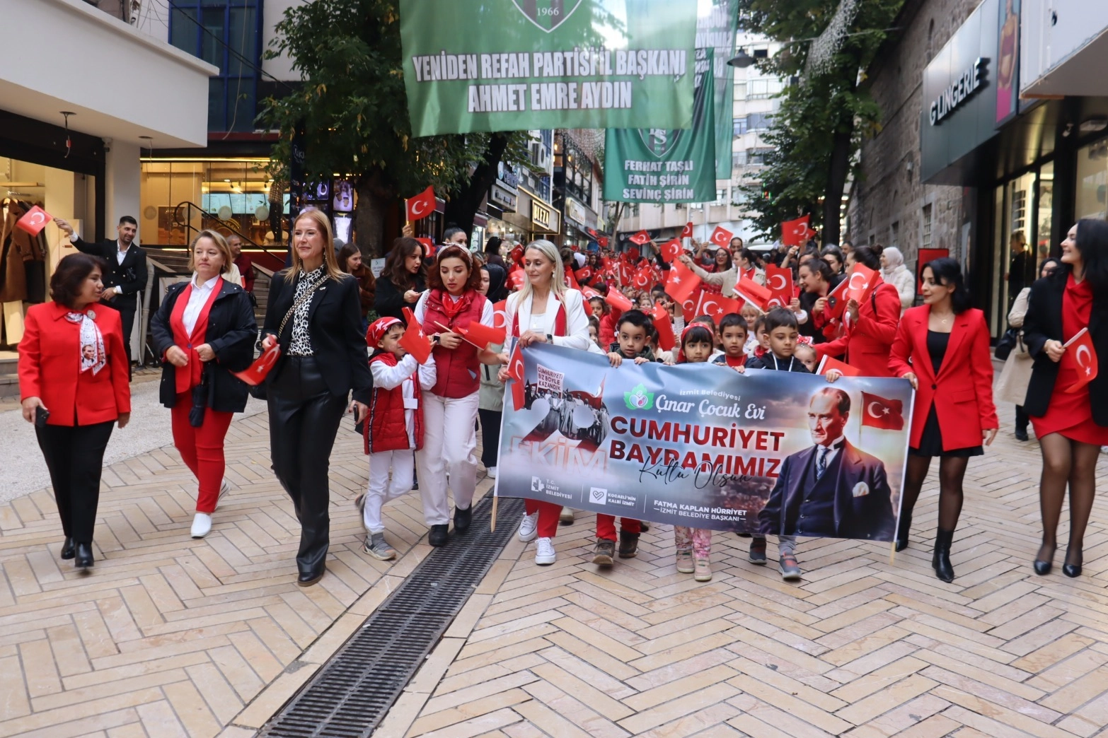 İzmit’te Miniklerden Cumhuriyet Coşkusu!