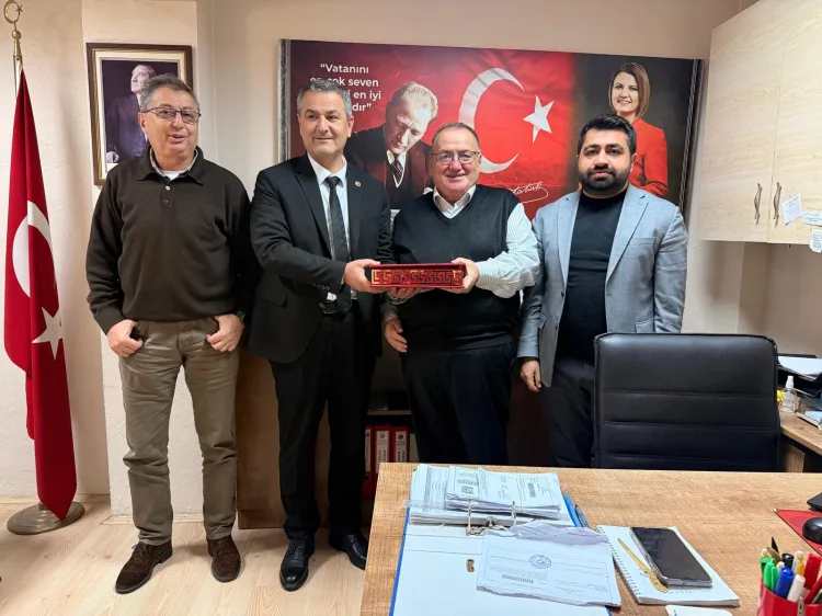 İzmit’ten Muhtarlara Anlamlı Doğum Günü Ziyareti