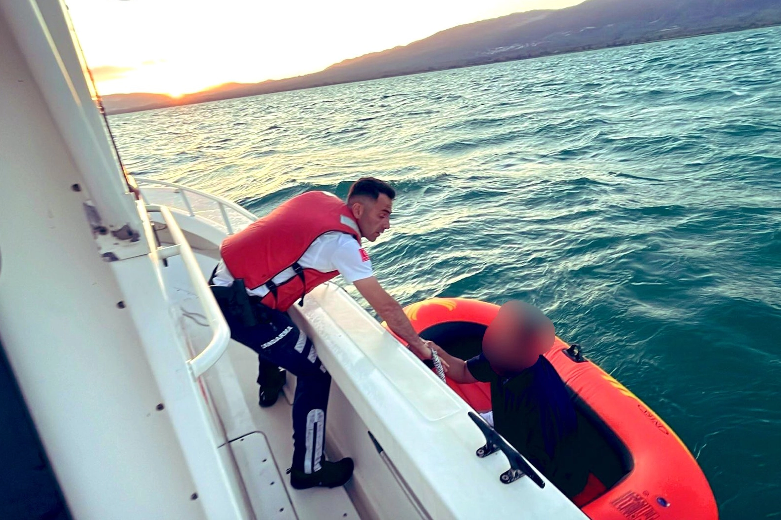 İznik Gölü’nde Mahsur Kalan Genç Turist Kurtarıldı