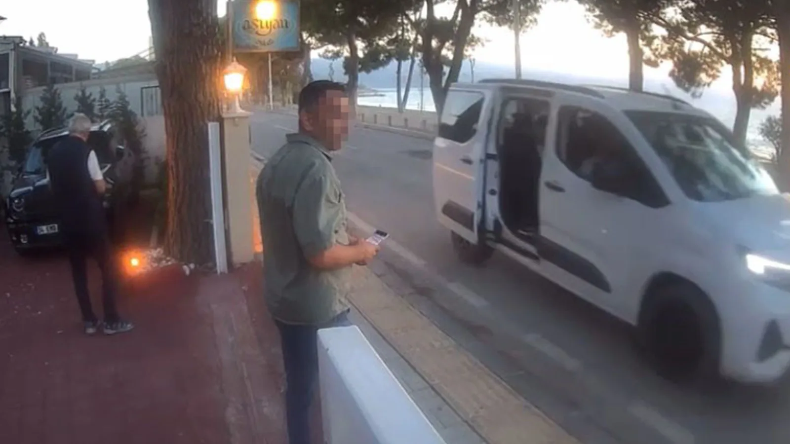 İznik’te Kafeye Silahlı Saldırı Anları Kamerada!