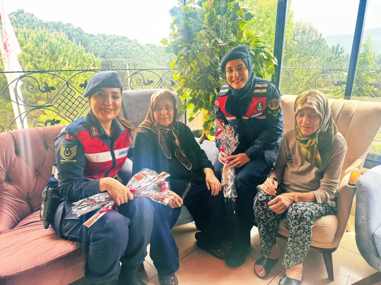 Jandarma, Anneler Günü’nde Sevgiyle Hatırladı