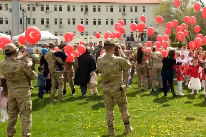 Jandarma’dan Öğrencilere 23 Nisan Sürprizi!
