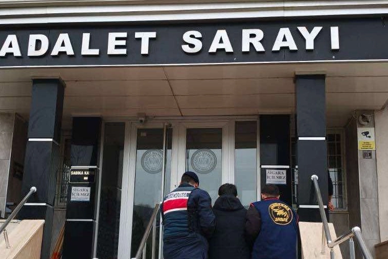 Jandarma Kılığına Giren Dolandırıcı 3 Saatte Yakalandı!