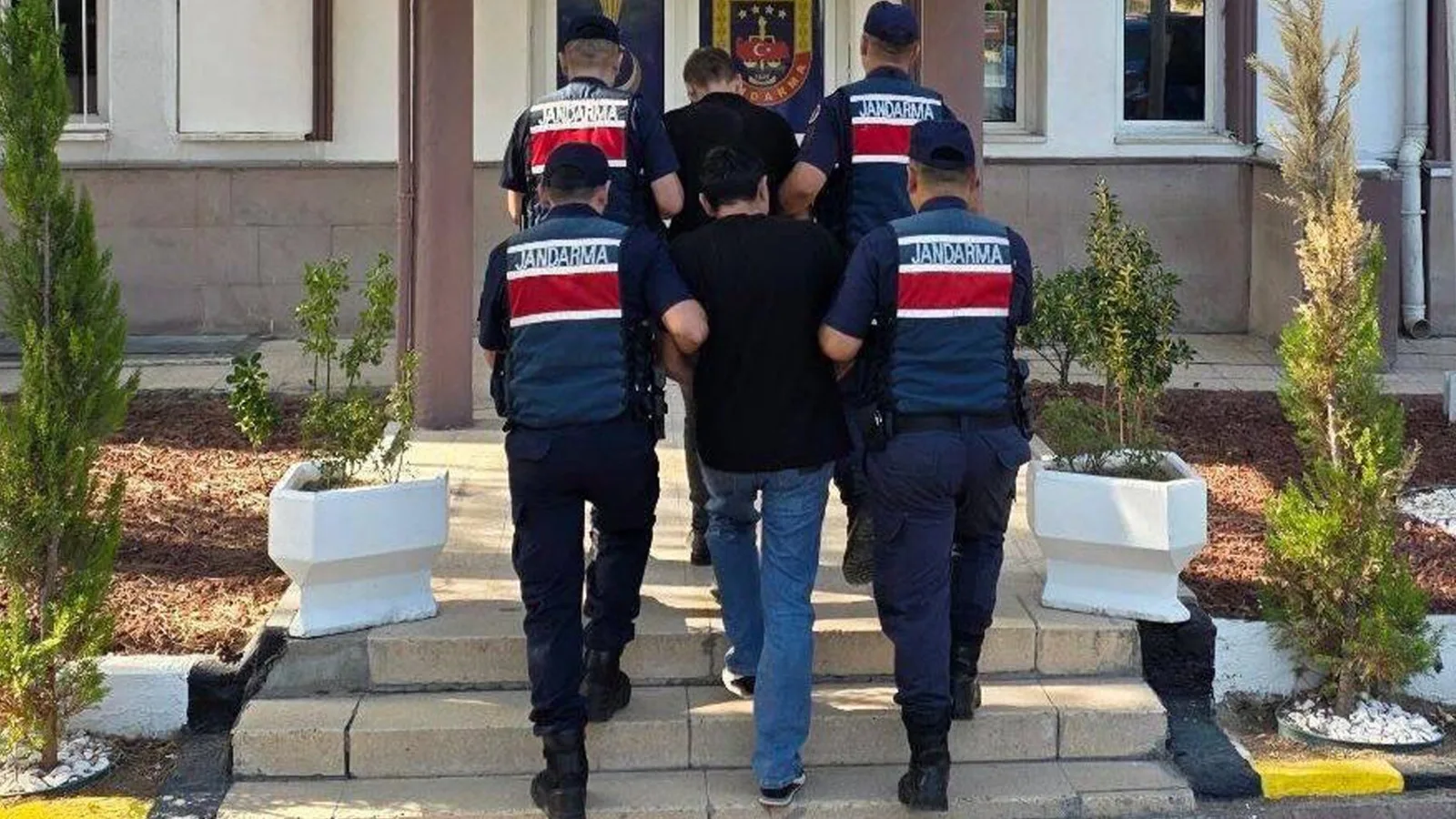 Kaçak Mahkumlar Takside Yakalandı!
