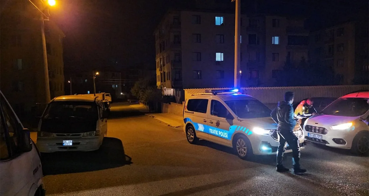 Kaçan Araç Polis Memuruna Çarptı, Soruşturma Başladı