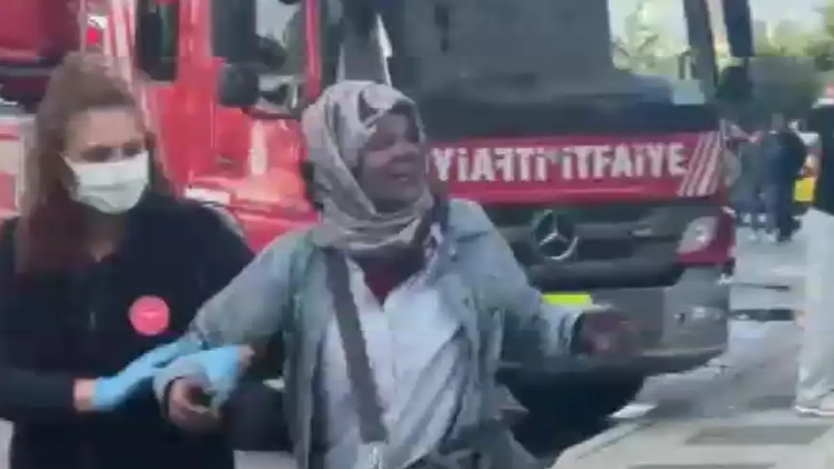 Kadıköy de 8 katlı binada yangın! 14 kişi kurtarıldı 3