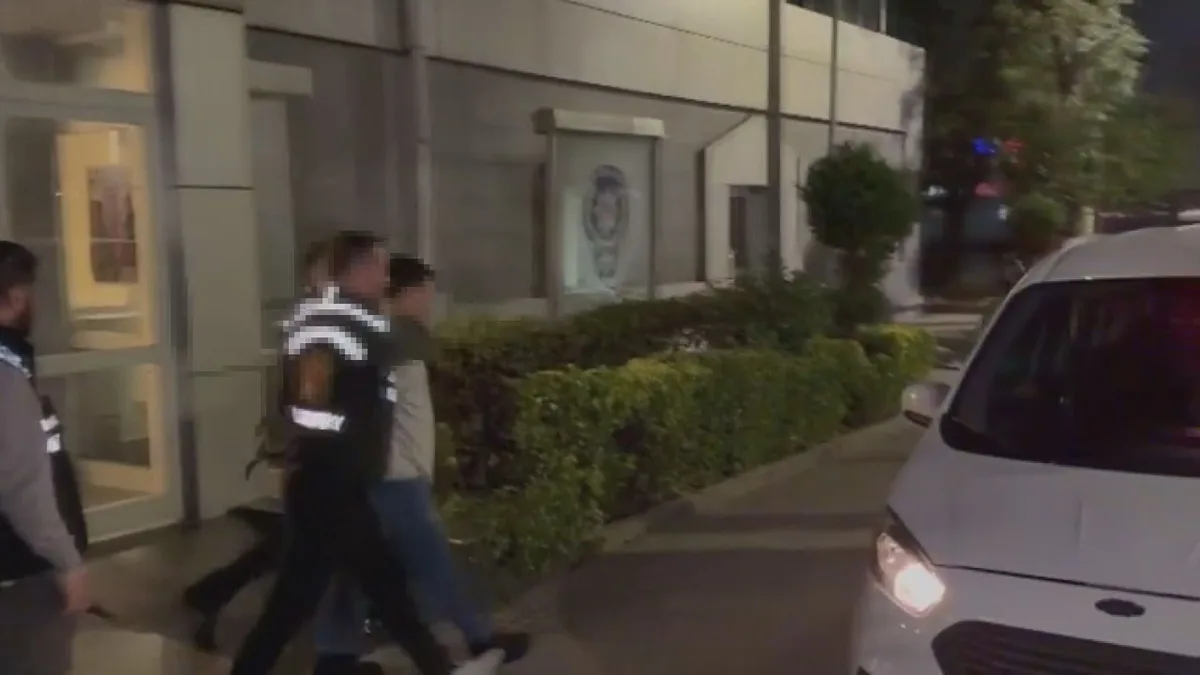 Kadıköy’de Silahlı Gerginlik: Polis İkna Ederek Durumu Kontrol Altına Aldı