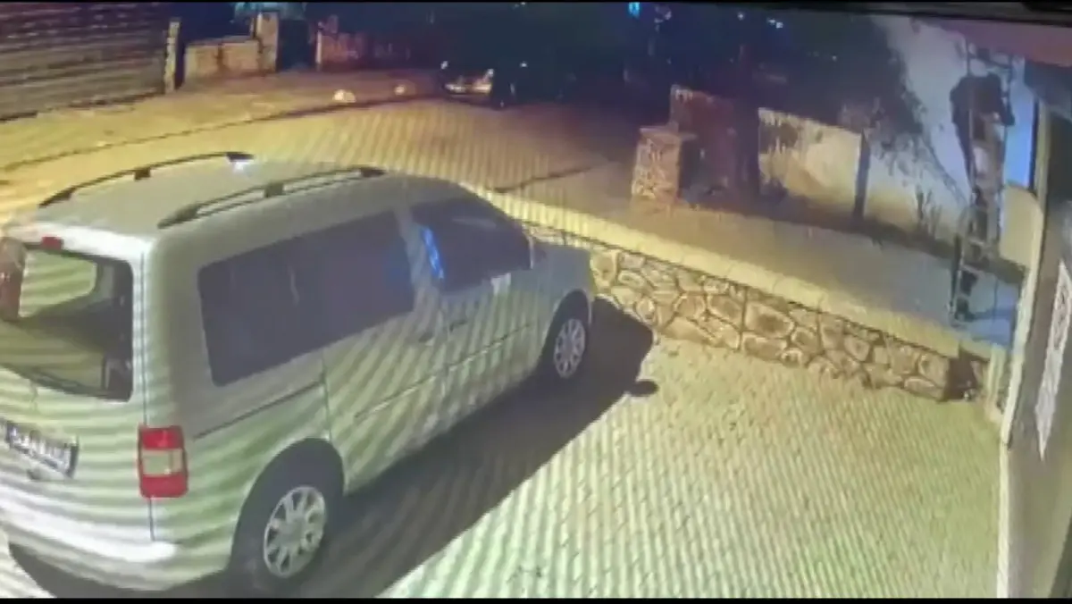 Kadıköy de akılalmaz soygun! Yaşlı kadını ve bakıcısını bağlayıp kasayı boşalttılar 3