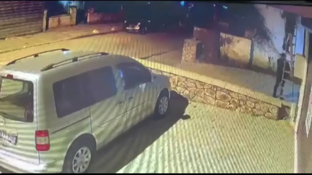 Kadıköy de akılalmaz soygun! Yaşlı kadını ve bakıcısını bağlayıp kasayı boşalttılar 4