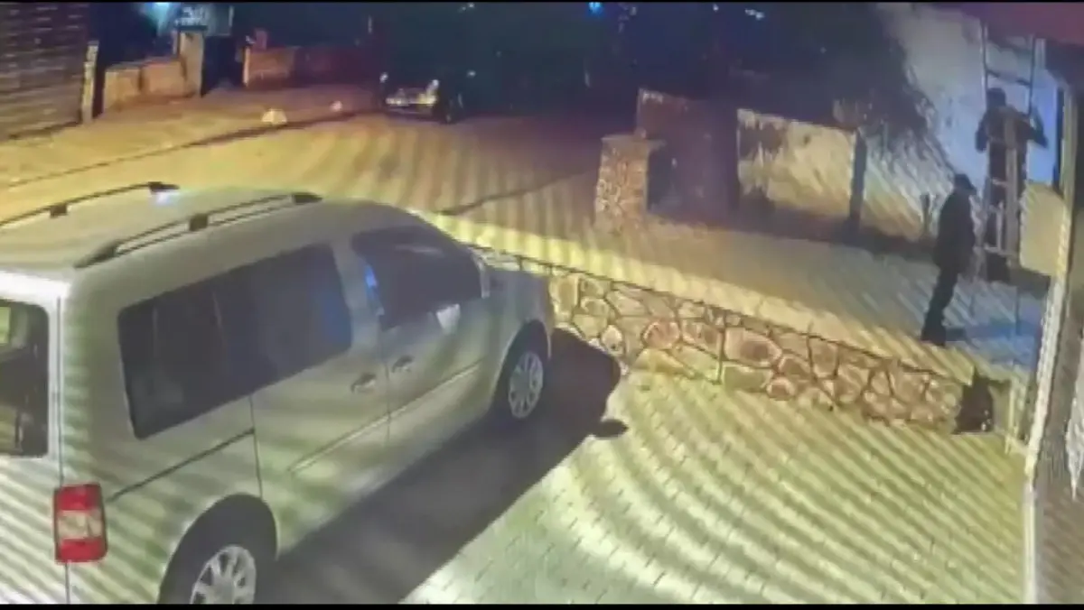 Kadıköy de akılalmaz soygun! Yaşlı kadını ve bakıcısını bağlayıp kasayı boşalttılar 2