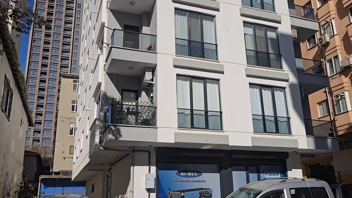 Kadıköy de akılalmaz soygun! Yaşlı kadını ve bakıcısını bağlayıp kasayı boşalttılar 6