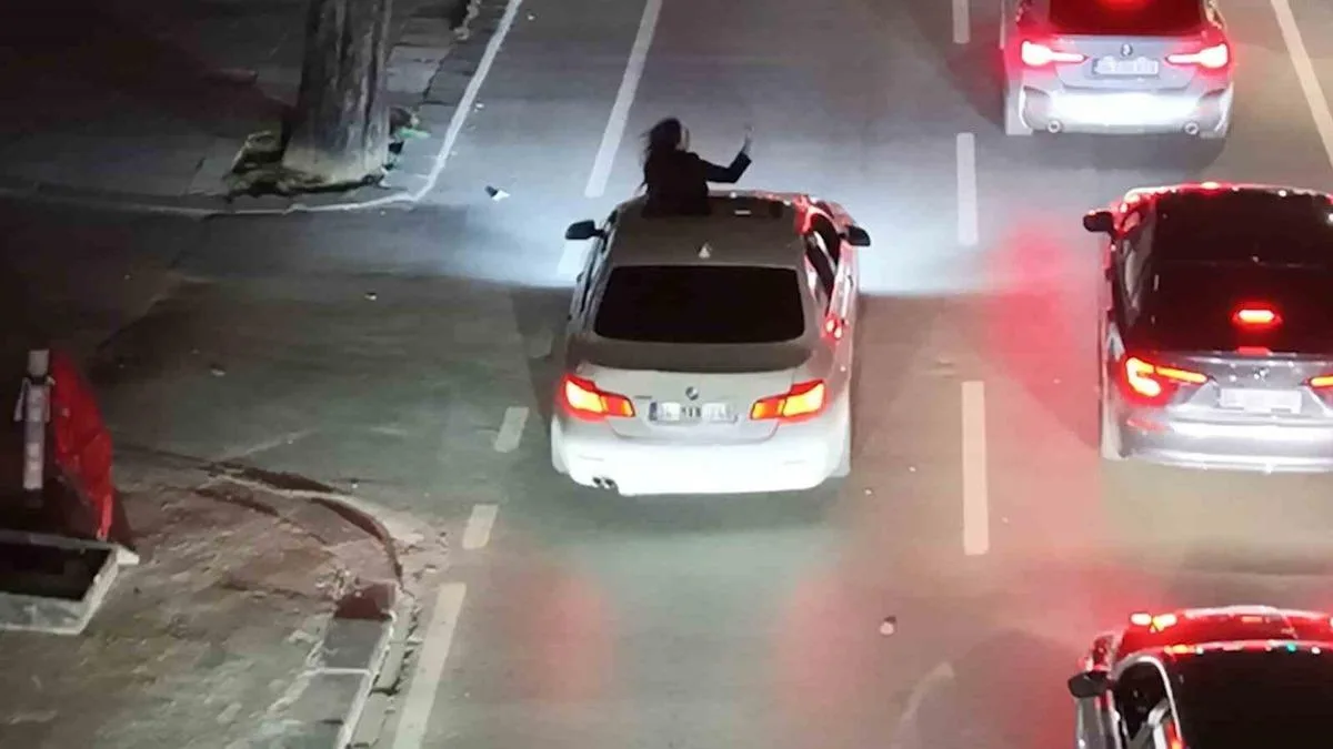 Kadıköy’de Sürücü Dikkat Çekti, Tehlike Saçtı!