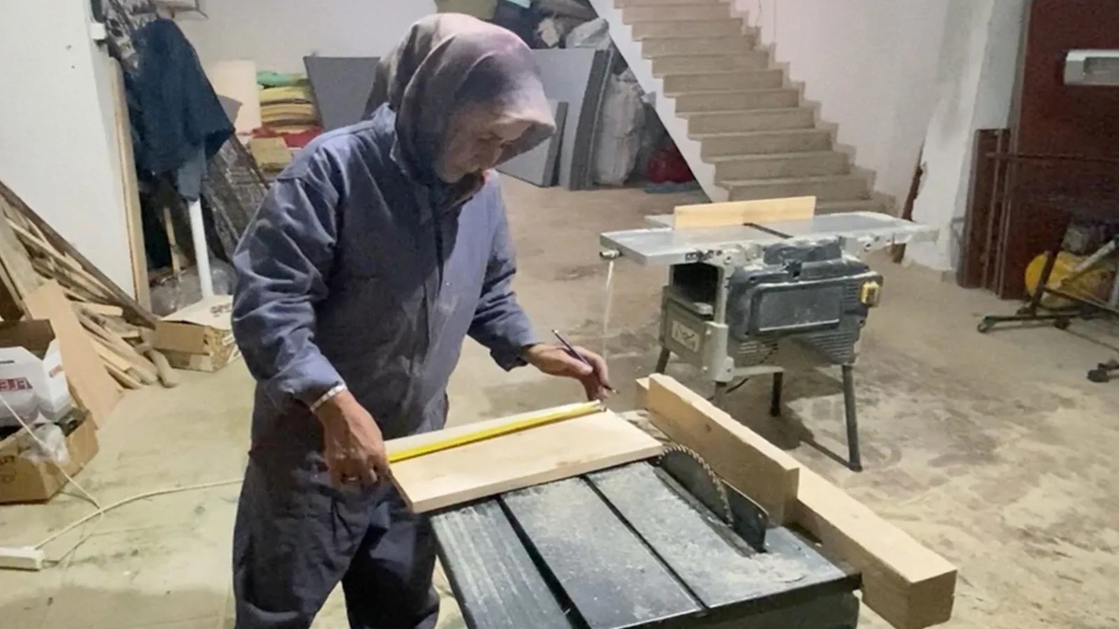 Kadın Gücü: 21 Yıldır Tek Başına Ahşap Üretiyor