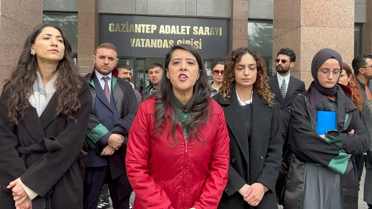 Kadın İşçinin Taciz Davası Ertelenince Protesto!