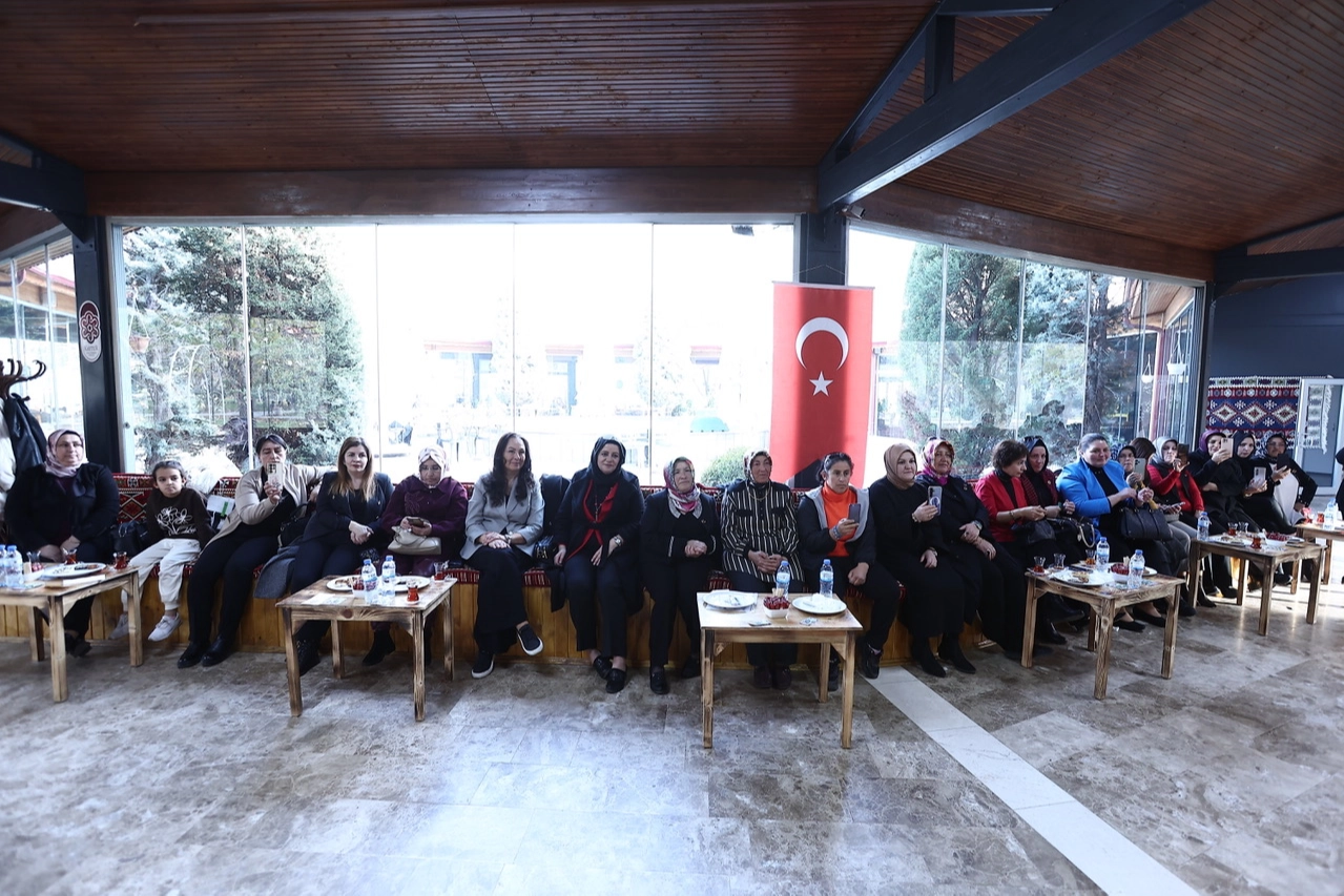 Kadın Muhtarlar, Seçim Hakkını Kutladı!