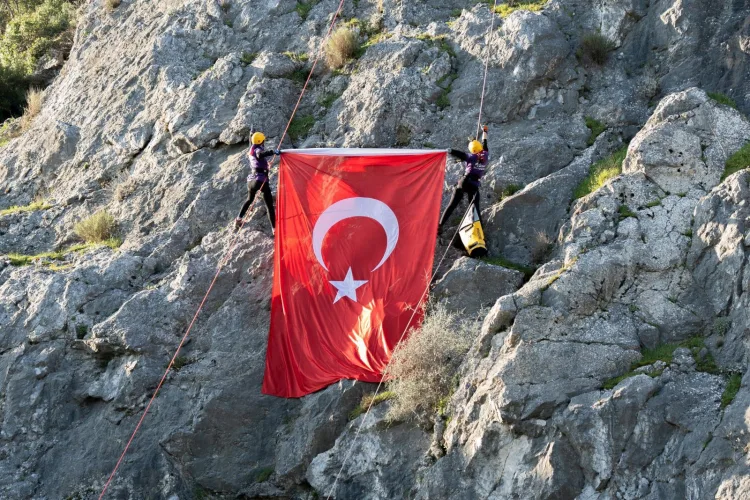 Kadın Sporcular Gelin Uçtu Kanyonu’nu Geçti!