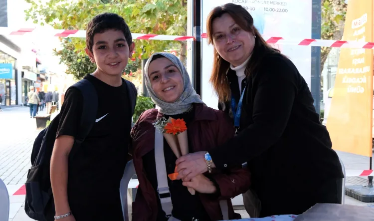 Kadına Şiddete Dur! Turuncu Çiçeklerle Farkındalık