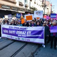 Kadınlar 8 Mart'ta eşitlik ve dayanışma için yürüdü
