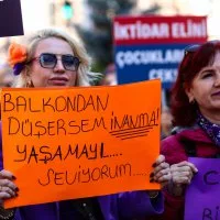 Kadınlar 8 Mart'ta eşitlik ve dayanışma için yürüdü