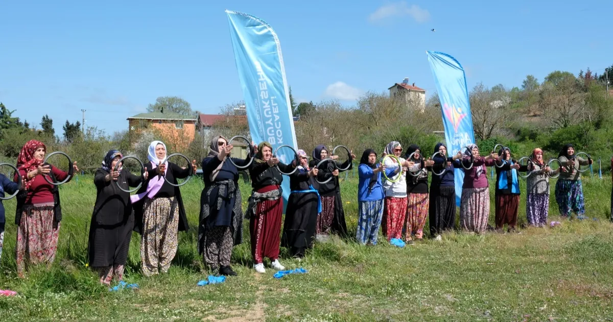 Kadınlar Şalvarla Spor Yapıp Sağlıklı Yaşıyor