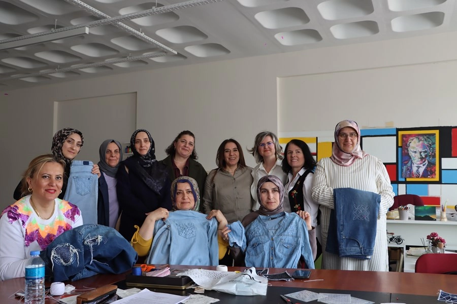 Kadınlar Sashiko ile Yıpranmış Ürünleri Yeniliyor