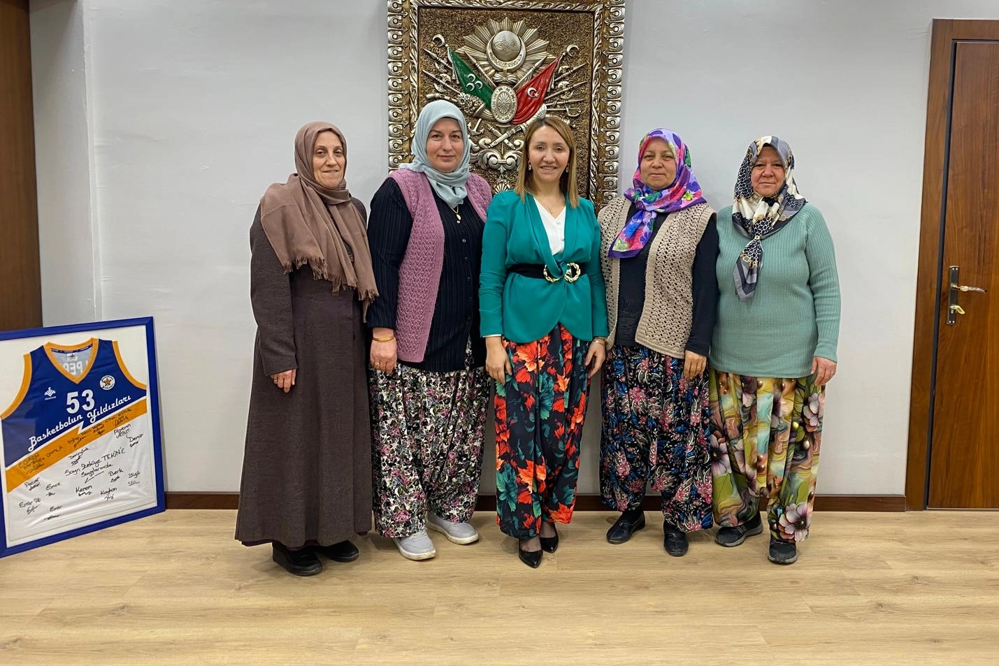 Kadınlardan Şalvarlı Dayanışma: Güçlü Duruş!