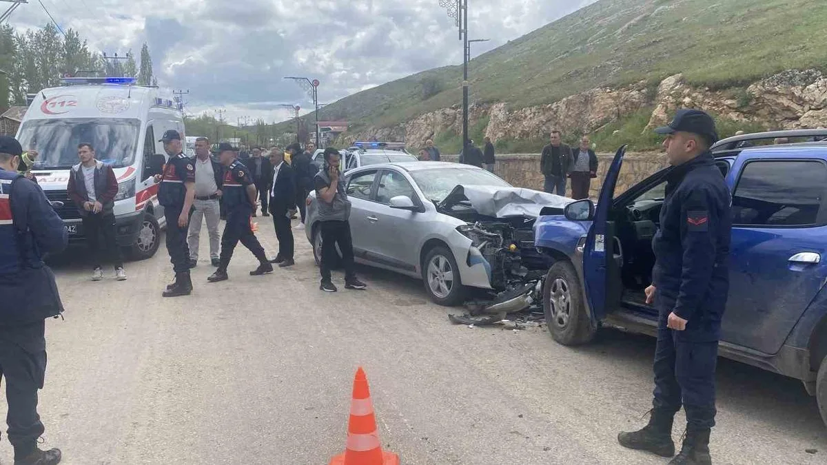 Kafa Kafaya Çarpışma: 8 Yaralı!