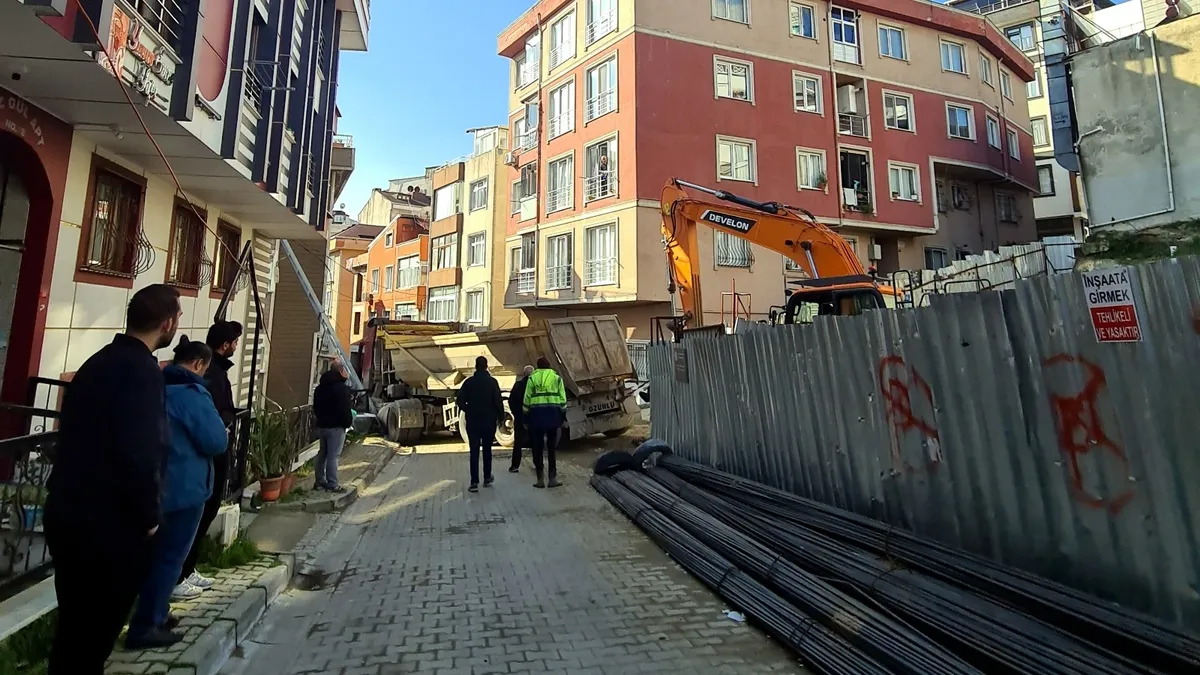 Kağıthane’de Feci Kaza: Şoför Yüksekten Düştü