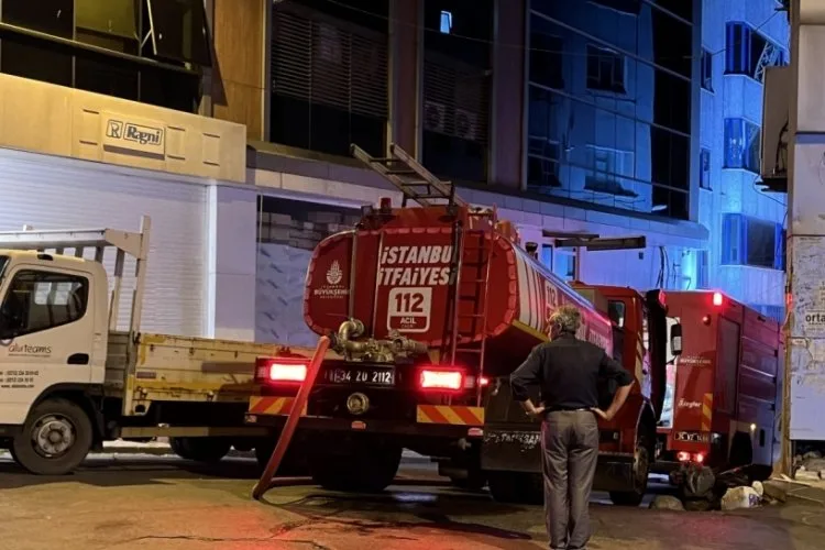 Kağıthane’de İş Merkezinde Yangın Paniği!