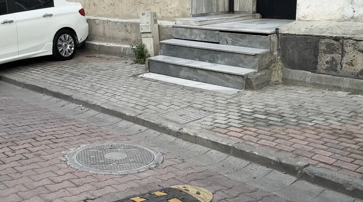 Nefes darlığı dedi, saniyeler içinde sokakta nabzı durdu! Bayıldığını gören kişi, bakmadan gitti 9